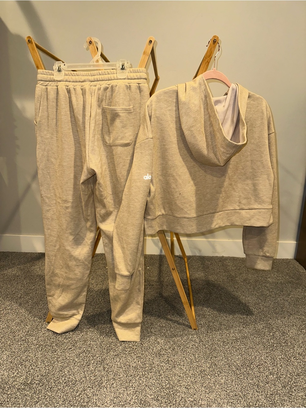 ALO Yoga Beige/Tan Cozy Hoodie & Jogger Set - Picture 2 of 4